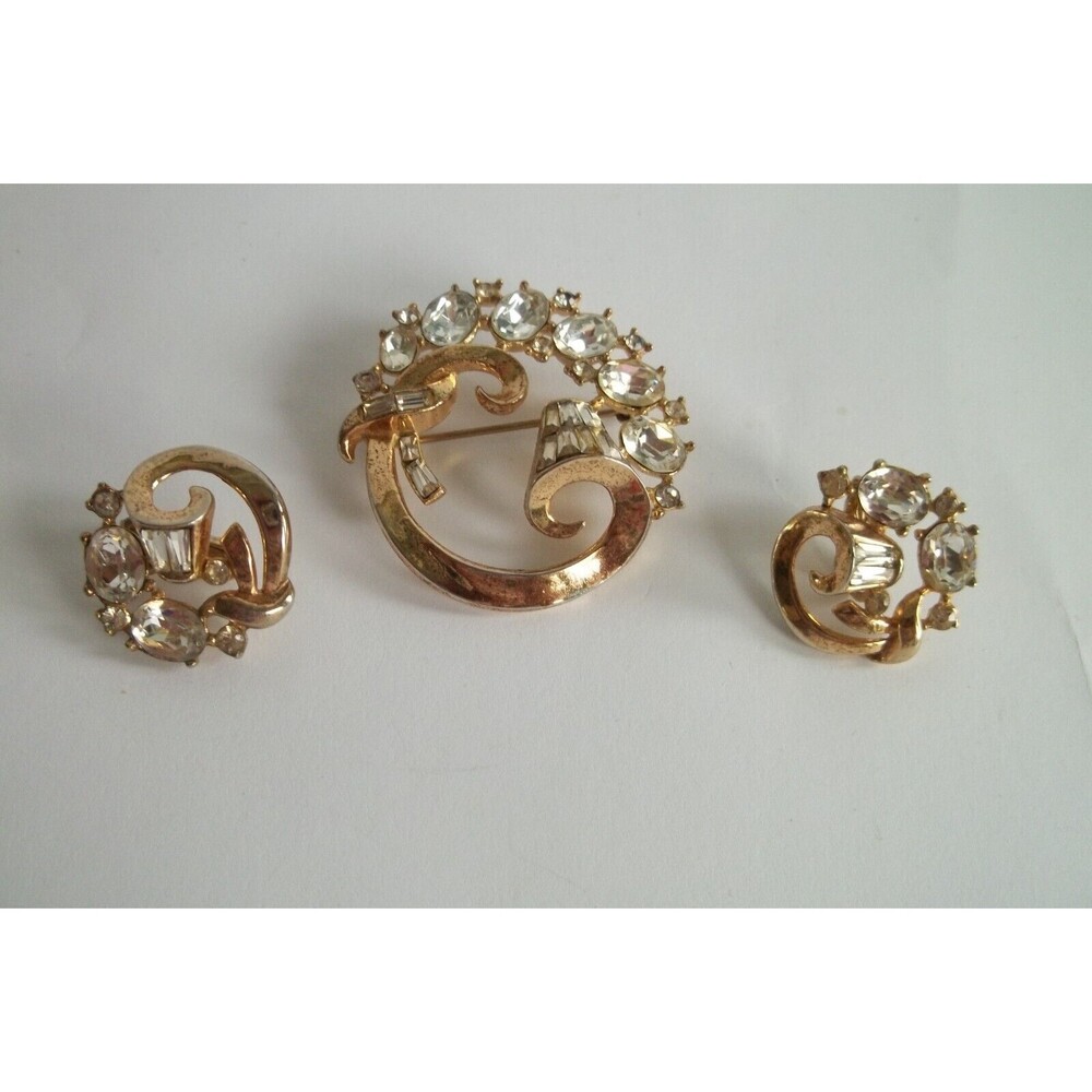 Vtg 1952 Trifari Pat Pend Goldtone Rhinestone PROMENADE Brooch Earrings